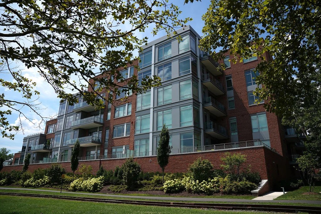 The note Paul Manafort sent neighbors about Robert Mueller and the media.