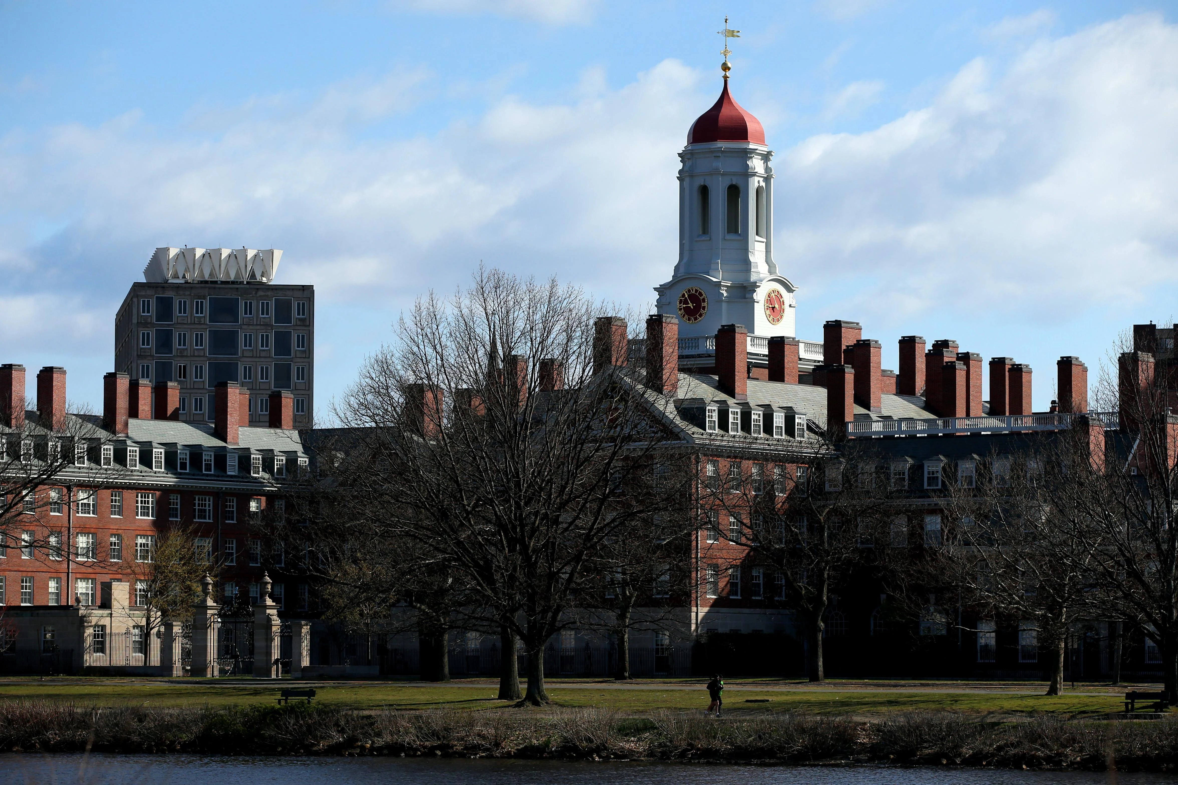 Harvard is right to keep charging full tuition.