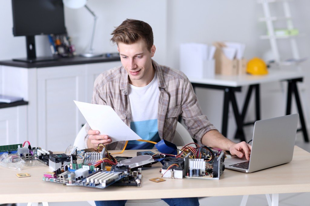 Computerhulp Aan Huis Service Ervaren Computer Monteurs