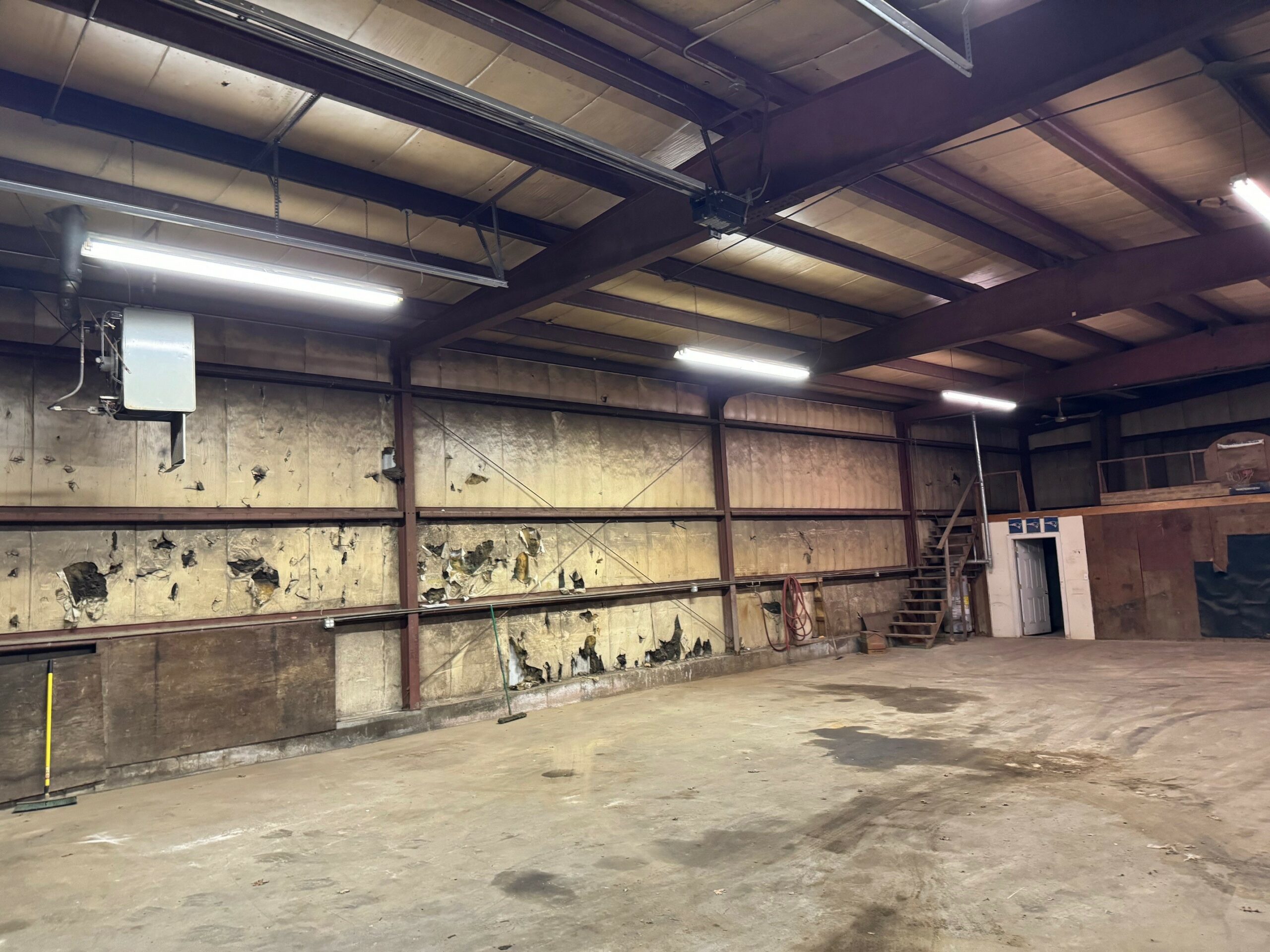 Warehouse for Sale on Huntington Ave, Cape Cod + 0.4acre lot for 975K