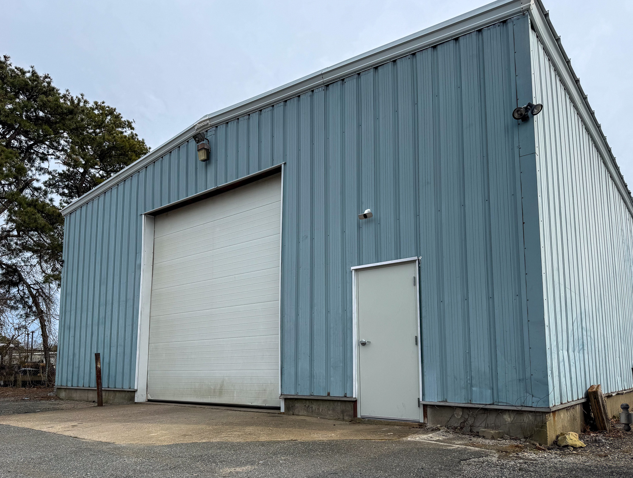 Warehouse for Sale on Huntington Ave, Cape Cod + 0.4acre lot for 975K
