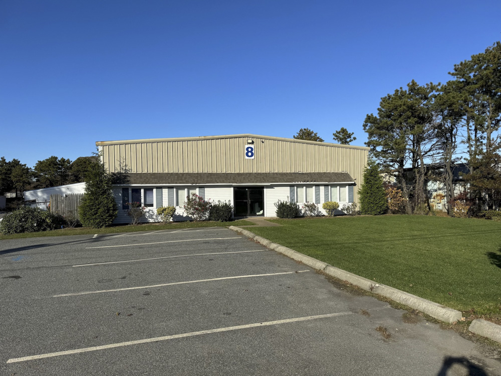 8 Great Western Rd. Harwich Prime Contractor Bay with Office for Lease