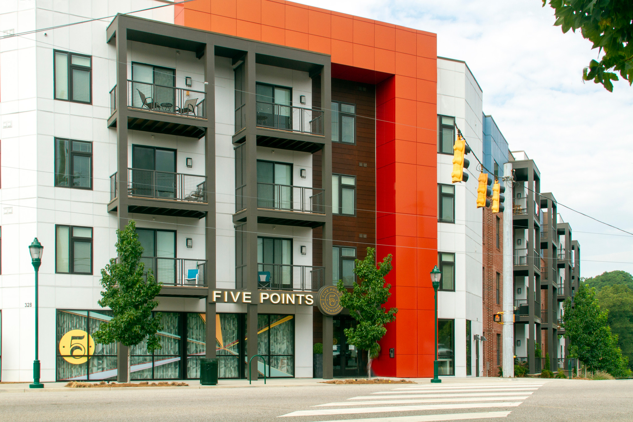 5 Points Northshore Apartment Commercial Signs