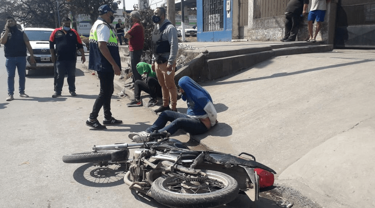 Intentaron robar un celular y fueron aprehendidos