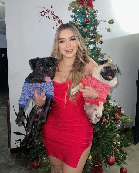 Nahomi, la modelo que le está haciendo competencia a Karely Ruíz en OnlyFans | Con Acento