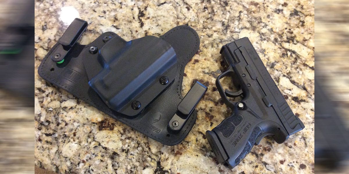 DIGTHERIG Roger And His Springfield XD9 Sub Compact Mod 2 In An