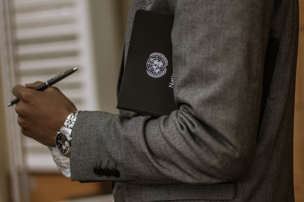 Coordinate the communication initiatives of a presidential candidate