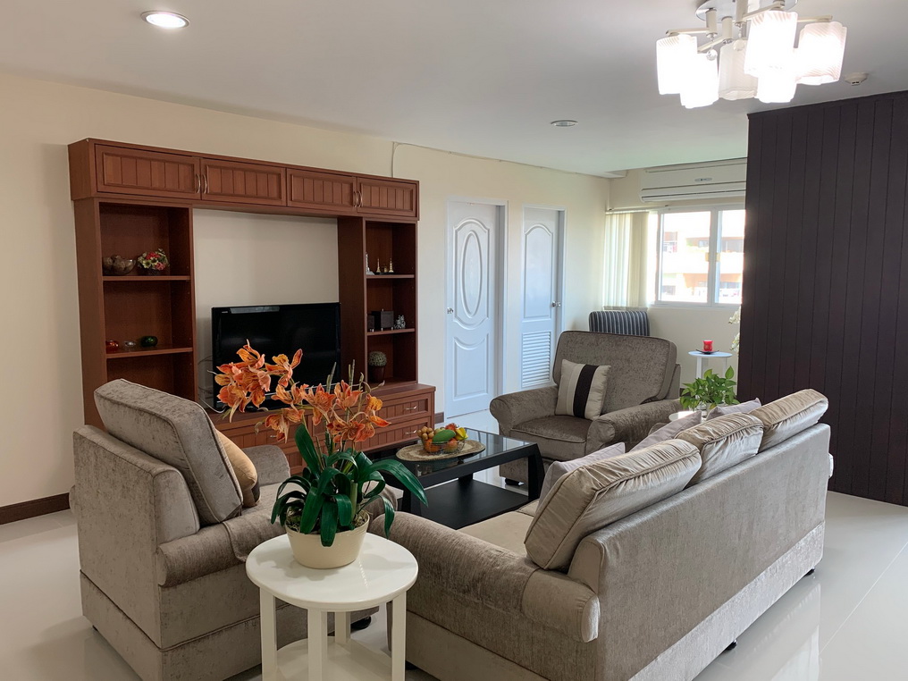 Large Apartment Rent Ekkamai REMAX Bangkok