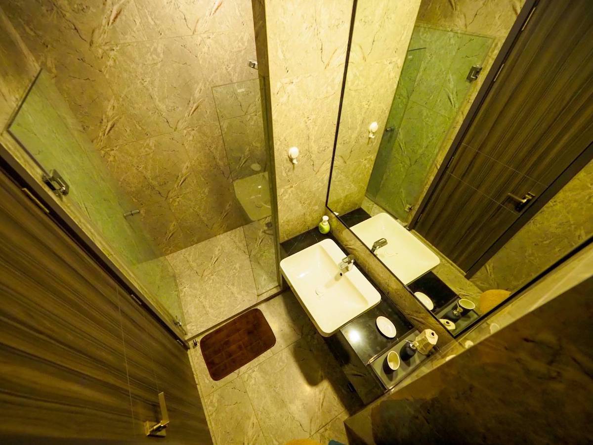 Ashtonasoke_Bathroom_Rent CondoDee Eternal Property