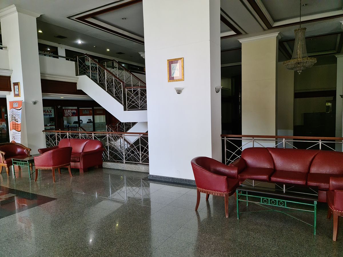 Omni Tower Sukhumvit Nana CondoDee Eternal Property