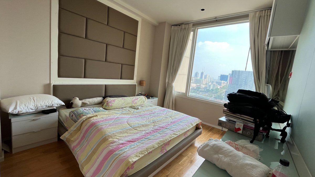 WellMaintained Condo Empire Place CondoDee Eternal Property