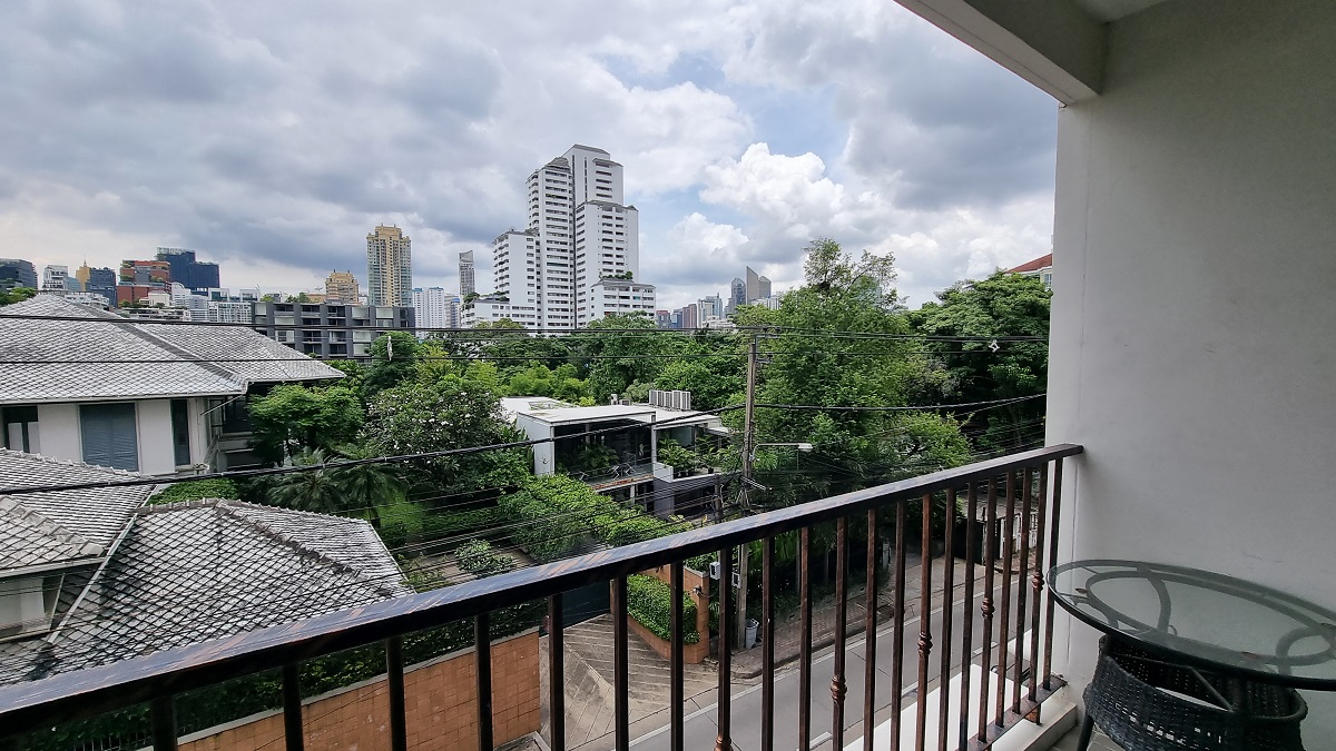 PetFriendly Condo Sukhumvit 39 CondoDee Eternal Property