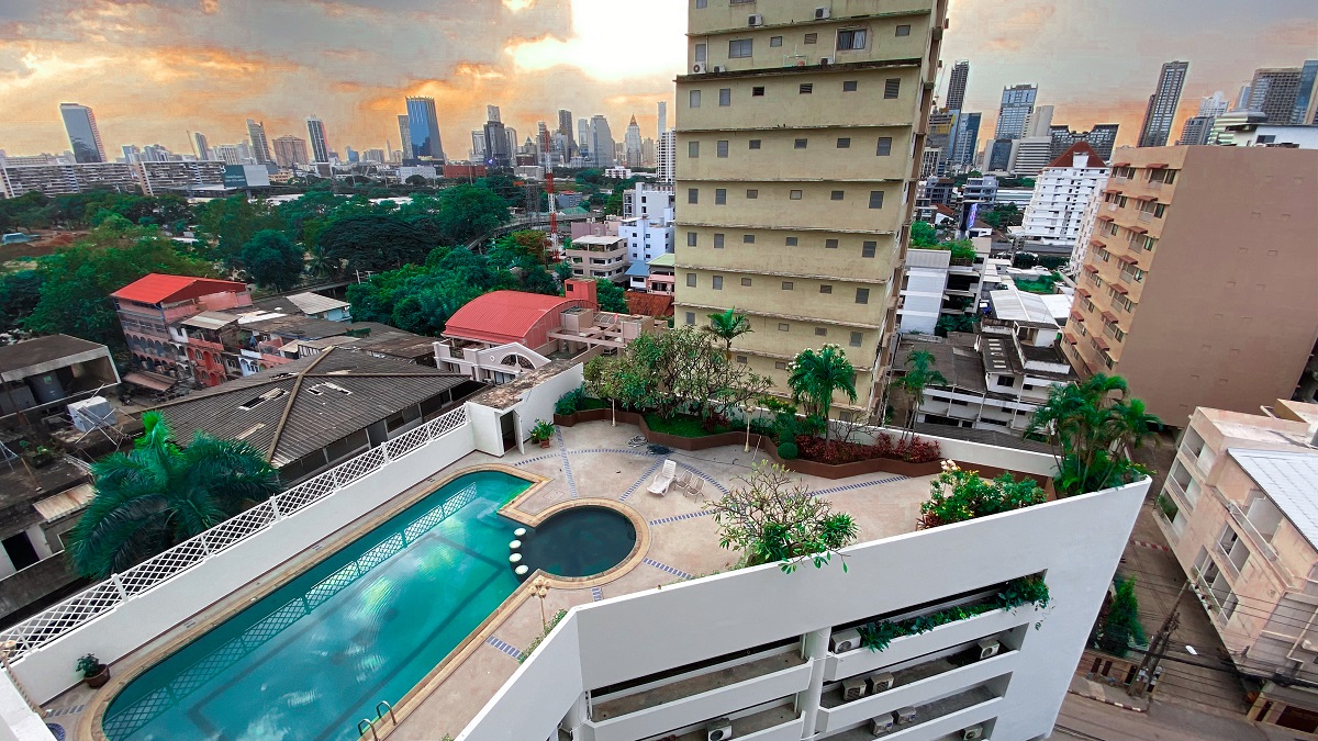 Crystal Garden Bangkok Condo Soi Nana REMAX Nana