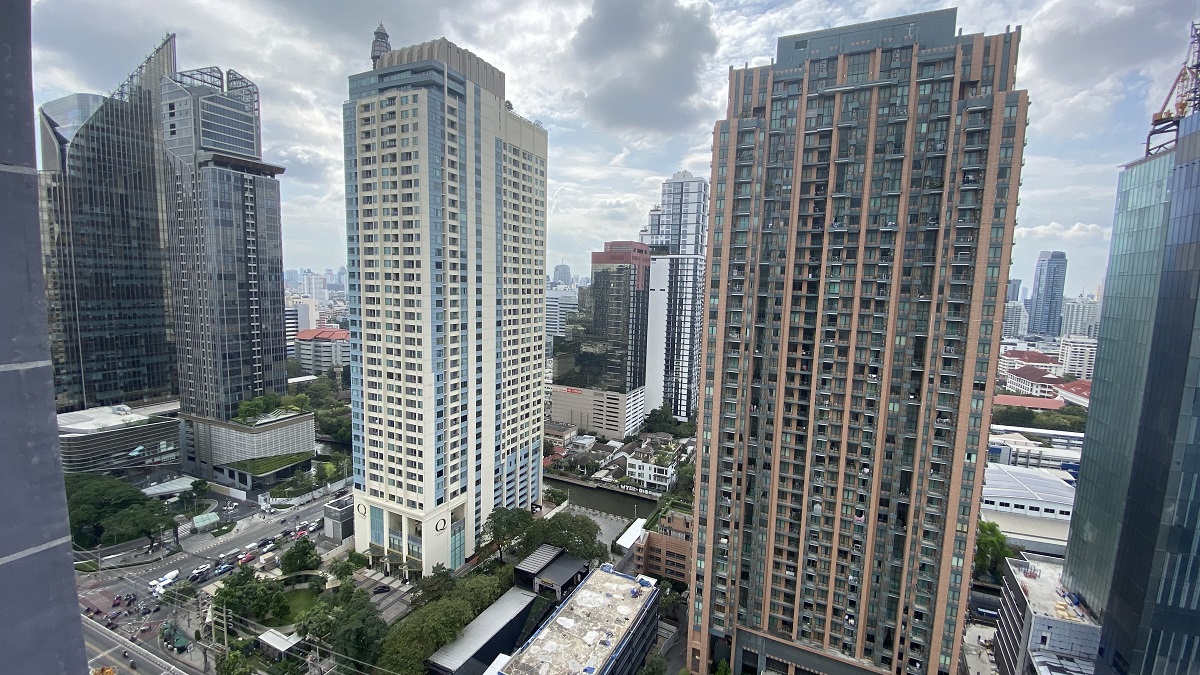 Bangkok Apartment Near MRT CondoDee Eternal Property