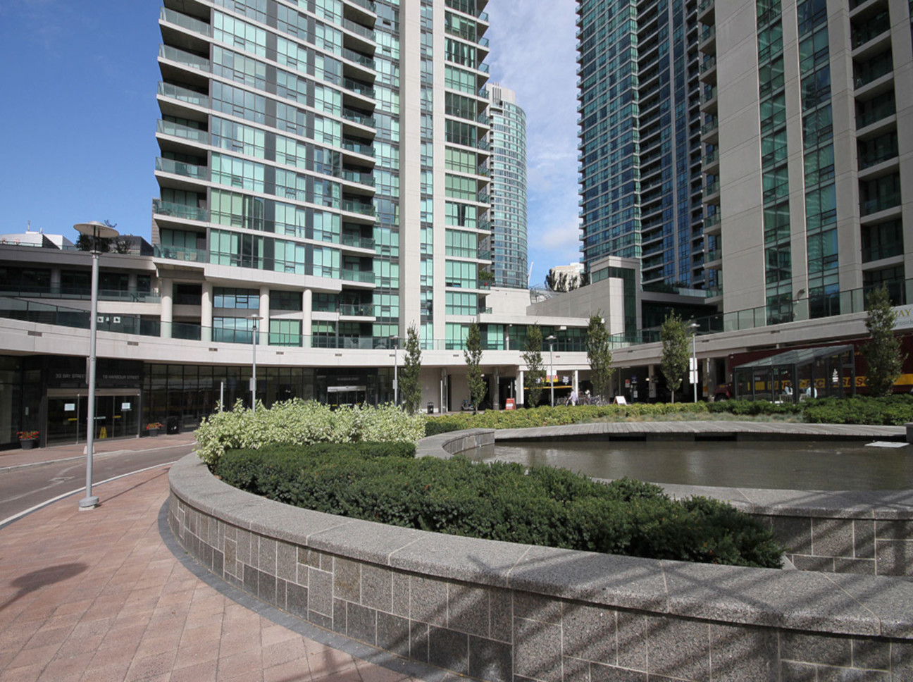 Condo Reviews for 33 Bay at Pinnacle, Toronto