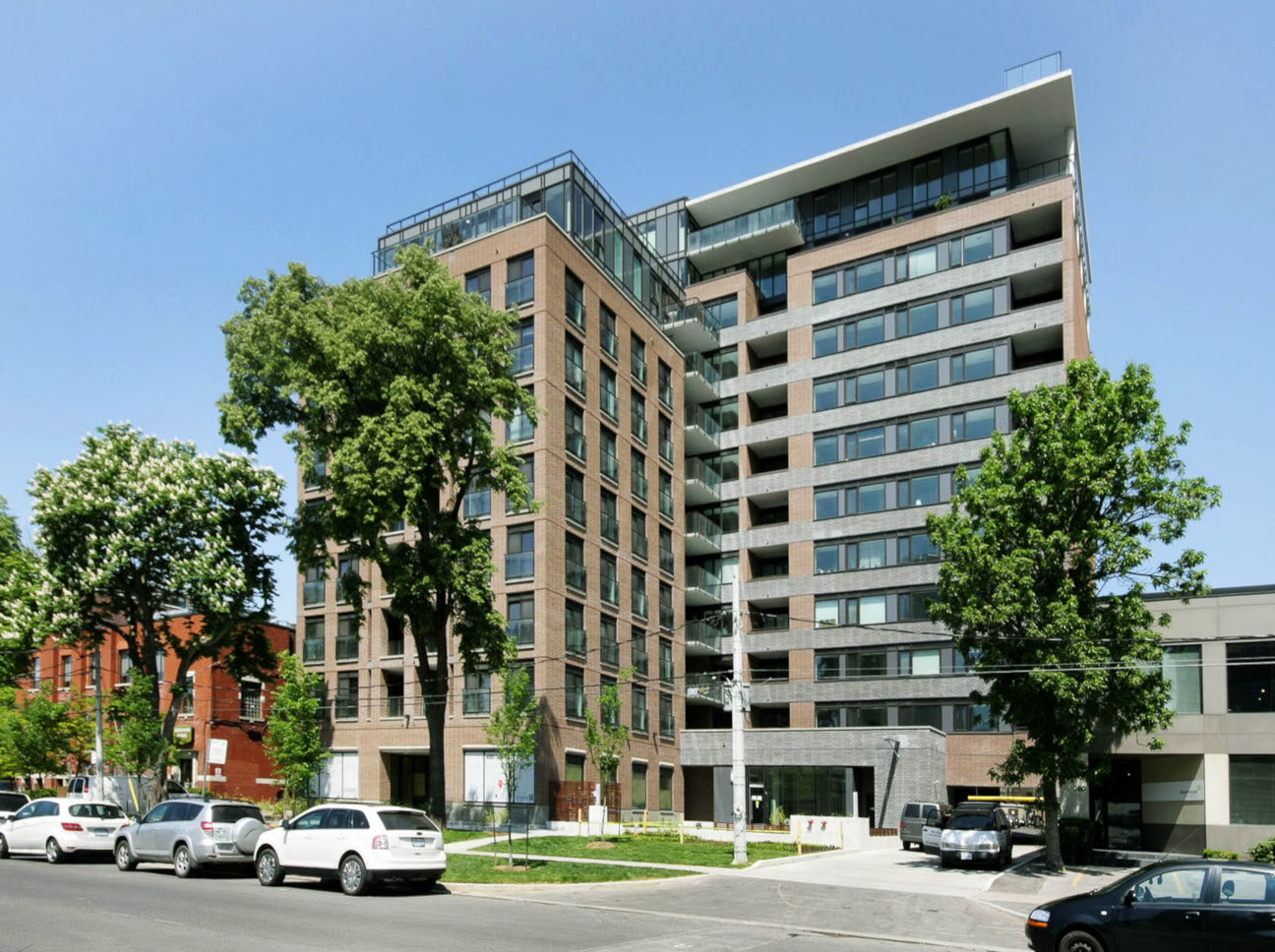 Condo Reviews for 400 Wellington, Toronto condo building
