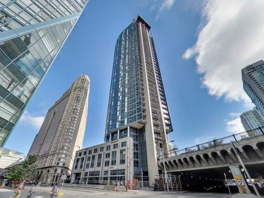 Condo Reviews for Backstage on The Esplanade, Toronto