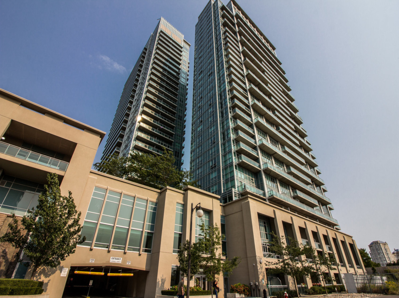 Condo Reviews for California Condos, Toronto condo building