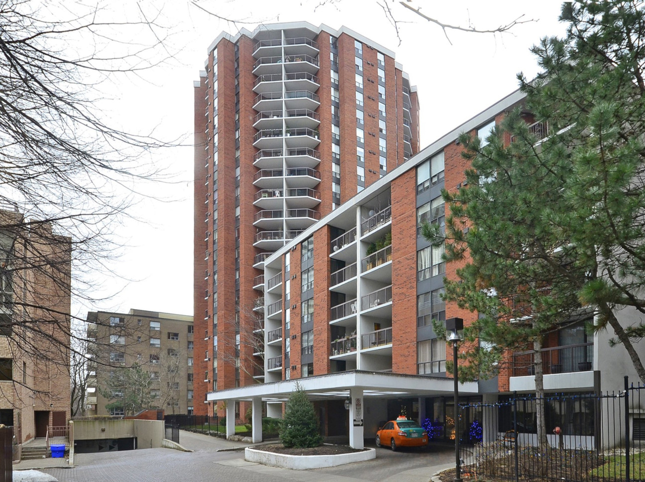 Condo Reviews for Celebrity Place, Toronto