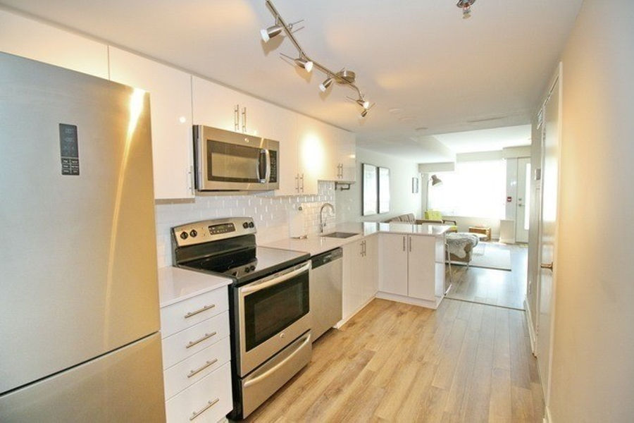 Condo Reviews for Eleven Superior Condos, Toronto