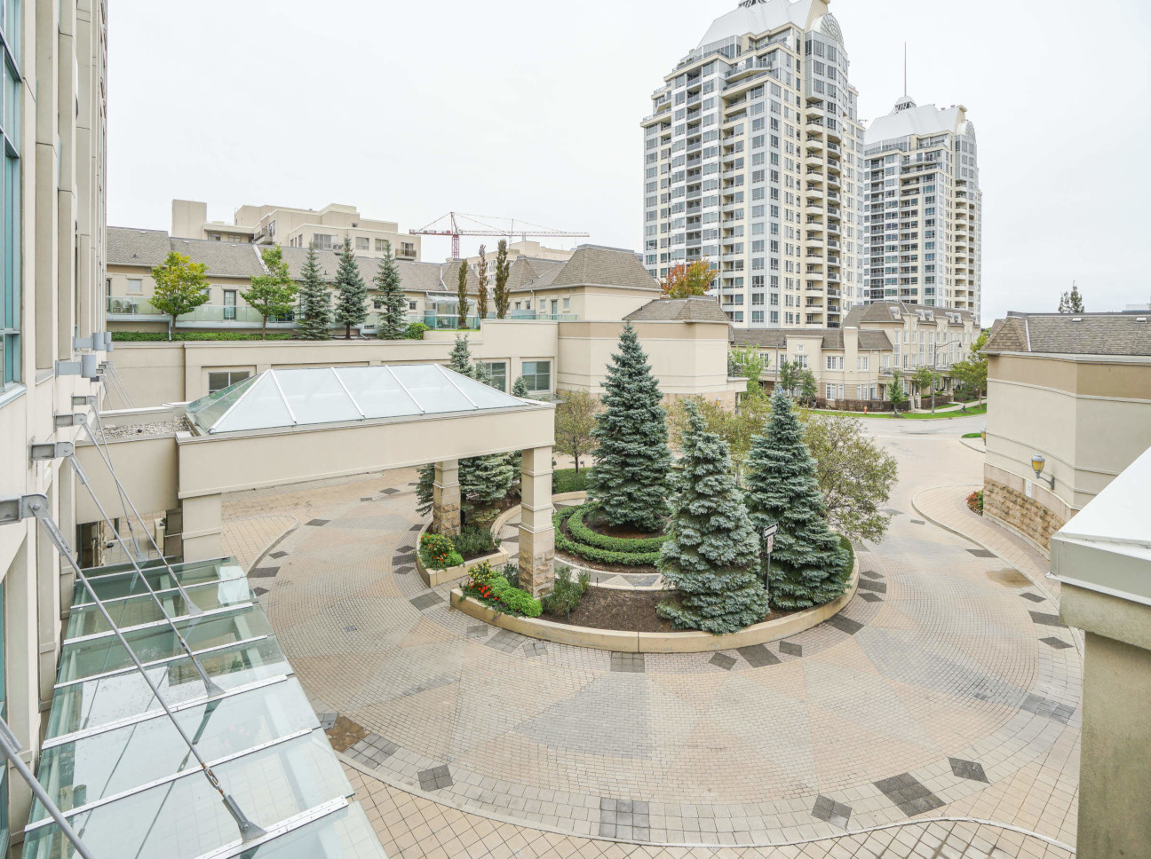 Condo Reviews for Kenaston Gardens, Toronto