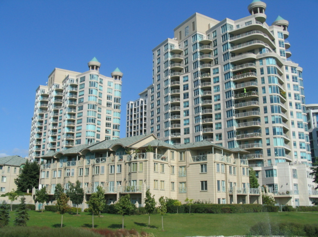 Condo Reviews for Newport Beach Condo, Toronto