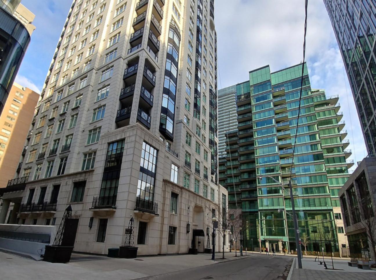 Condo Reviews for One St. Thomas Residences, Toronto condo building