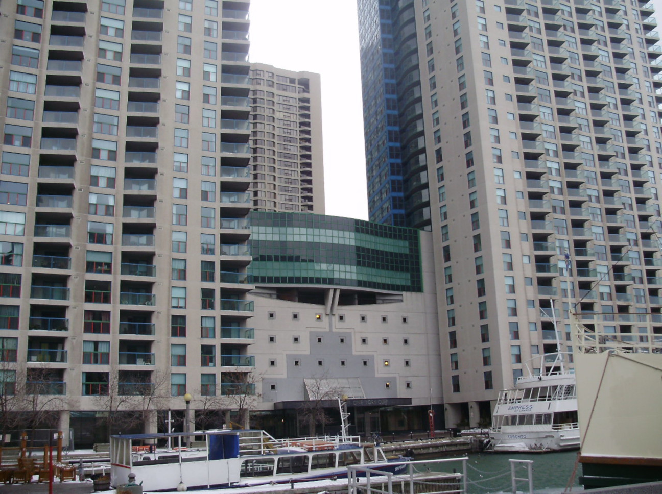 Condo Reviews for One York Quay, Toronto neighbourhood