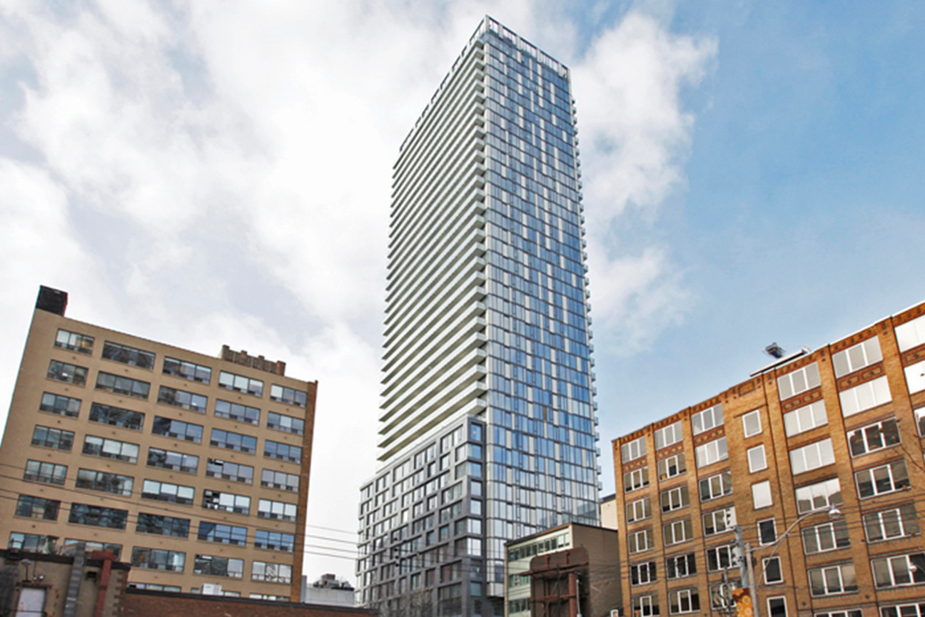 Condo Reviews for Peter Street Condos, Toronto
