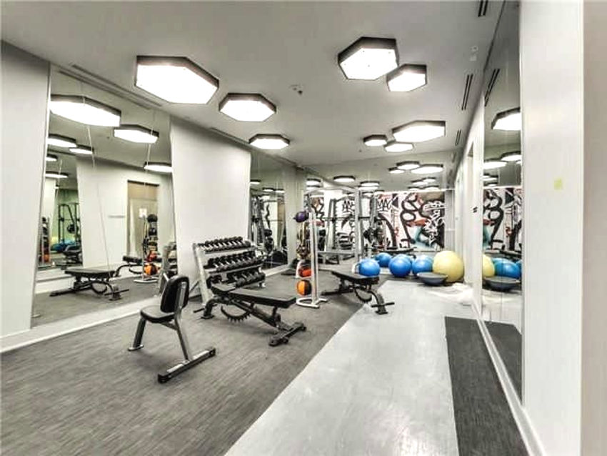 Condo Reviews for Studio on Richmond, Toronto elevators