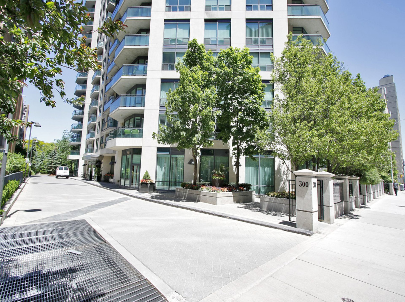 Condo Reviews for The Bellagio , Toronto