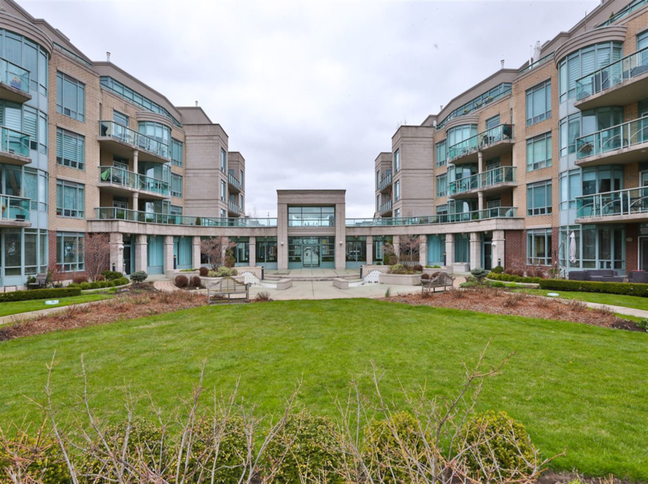 Condo Reviews for The Boardwalk Condos, Toronto