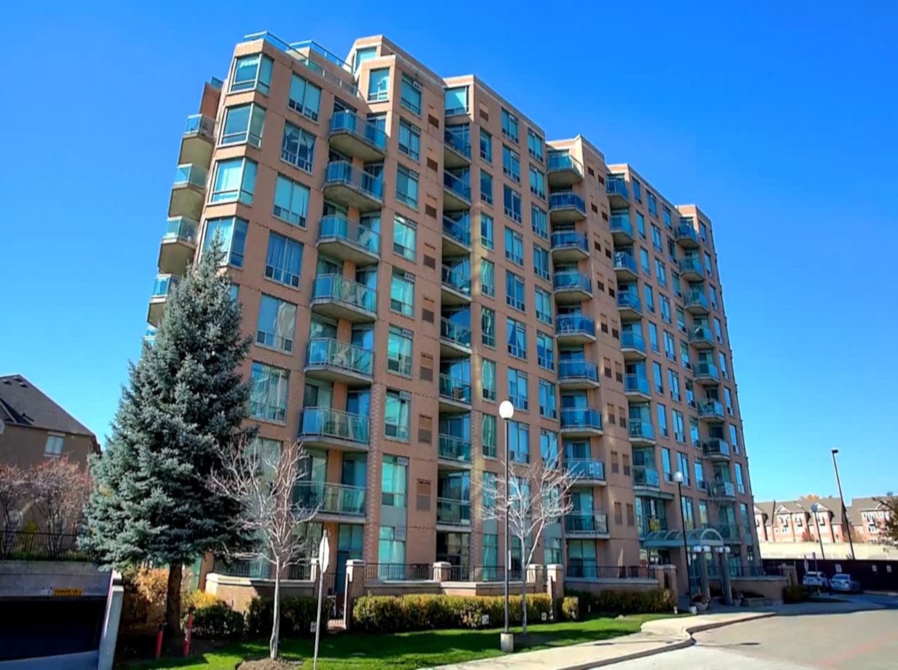 Condo Reviews for The Legends at Mystic Pointe, Toronto location