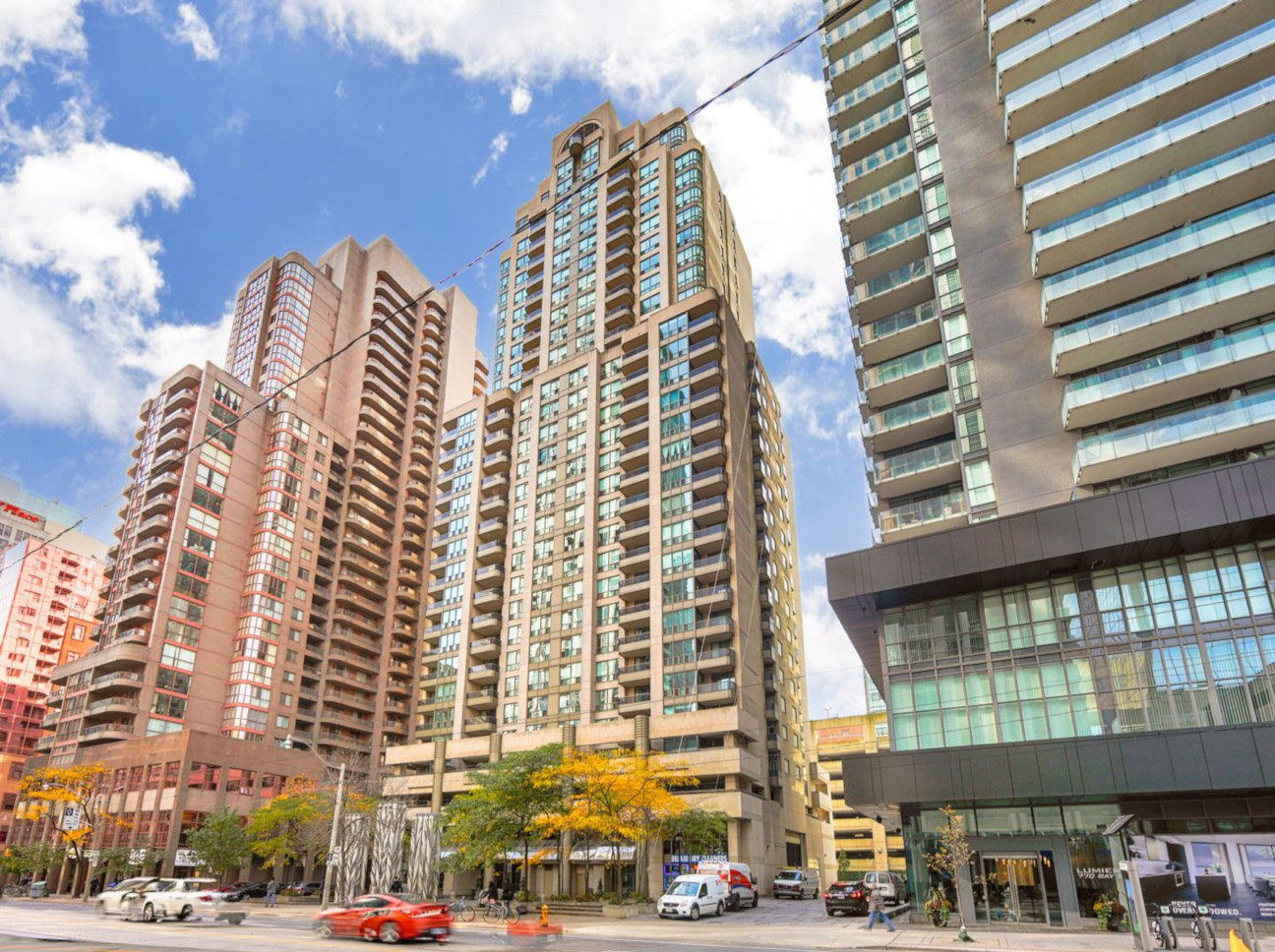 Condo Reviews for The Penrose Condos, Toronto elevators