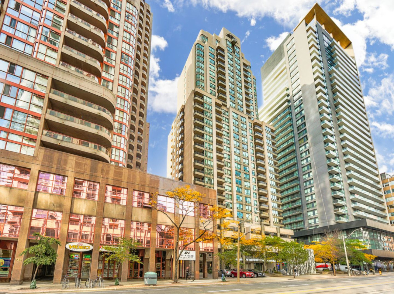 Condo Reviews for The Penrose Condos, Toronto elevators