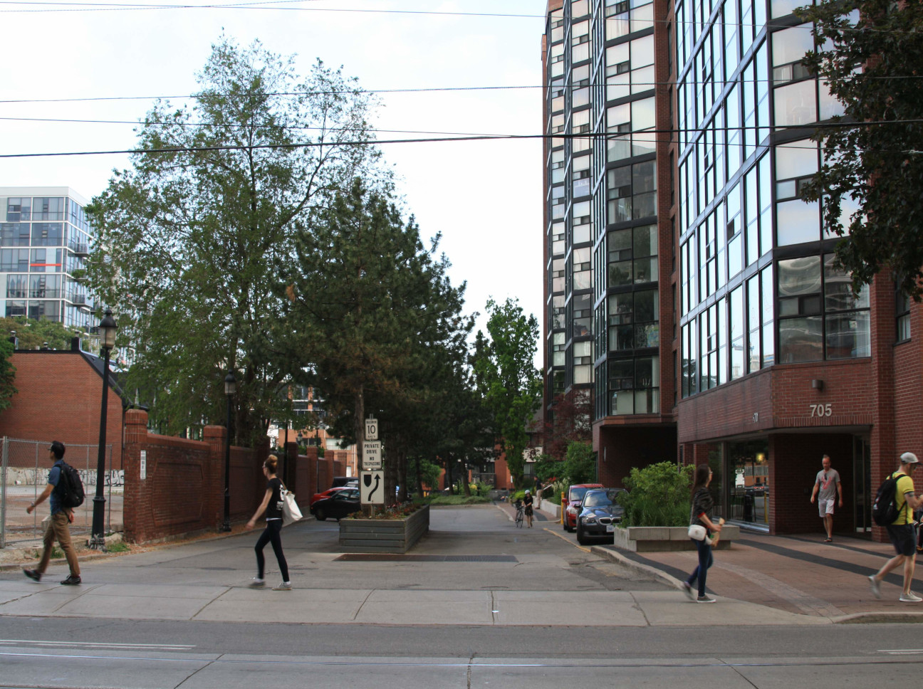 Condo Reviews for The Thompson Residences Condos, Toronto