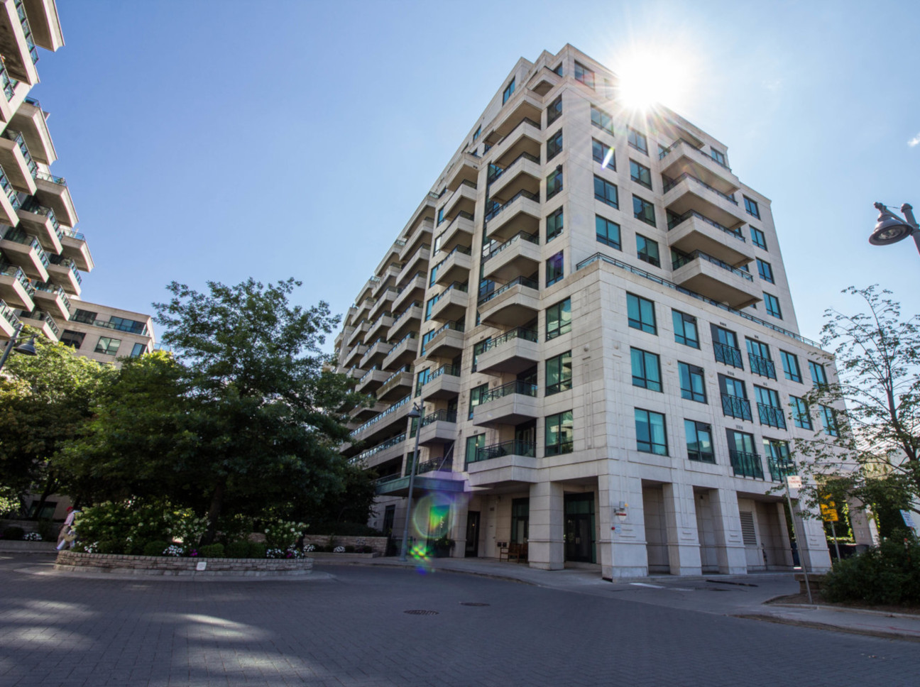 Condo Reviews for Thornwood Condos, Toronto