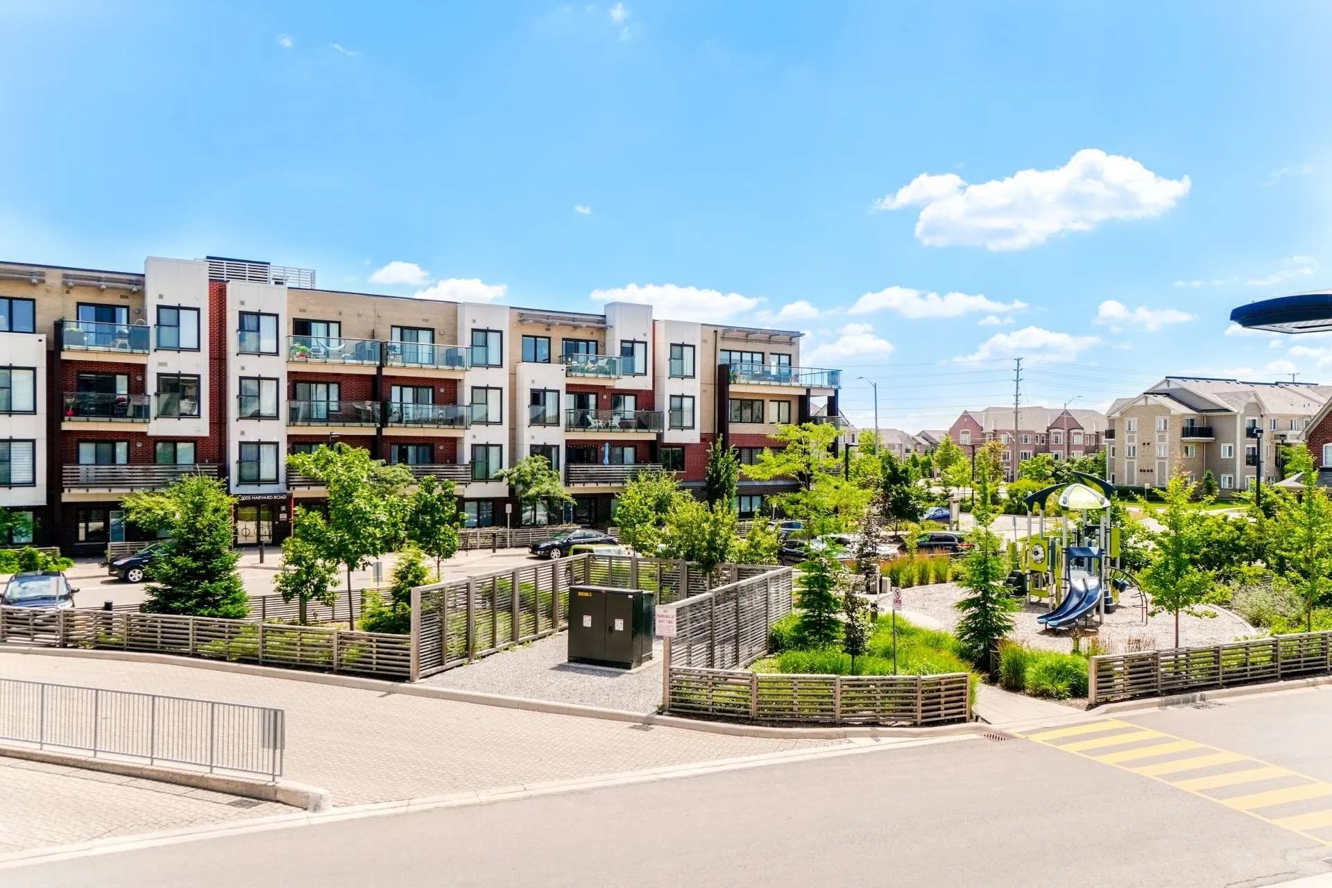 Bachelor Studio For Sale in Churchill Meadows HOT Condos