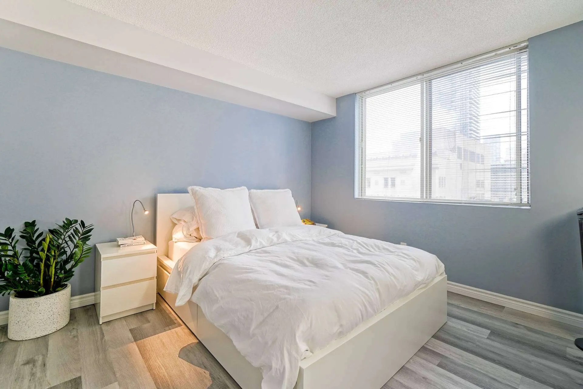 25 Grenville St Downtown Toronto Condo