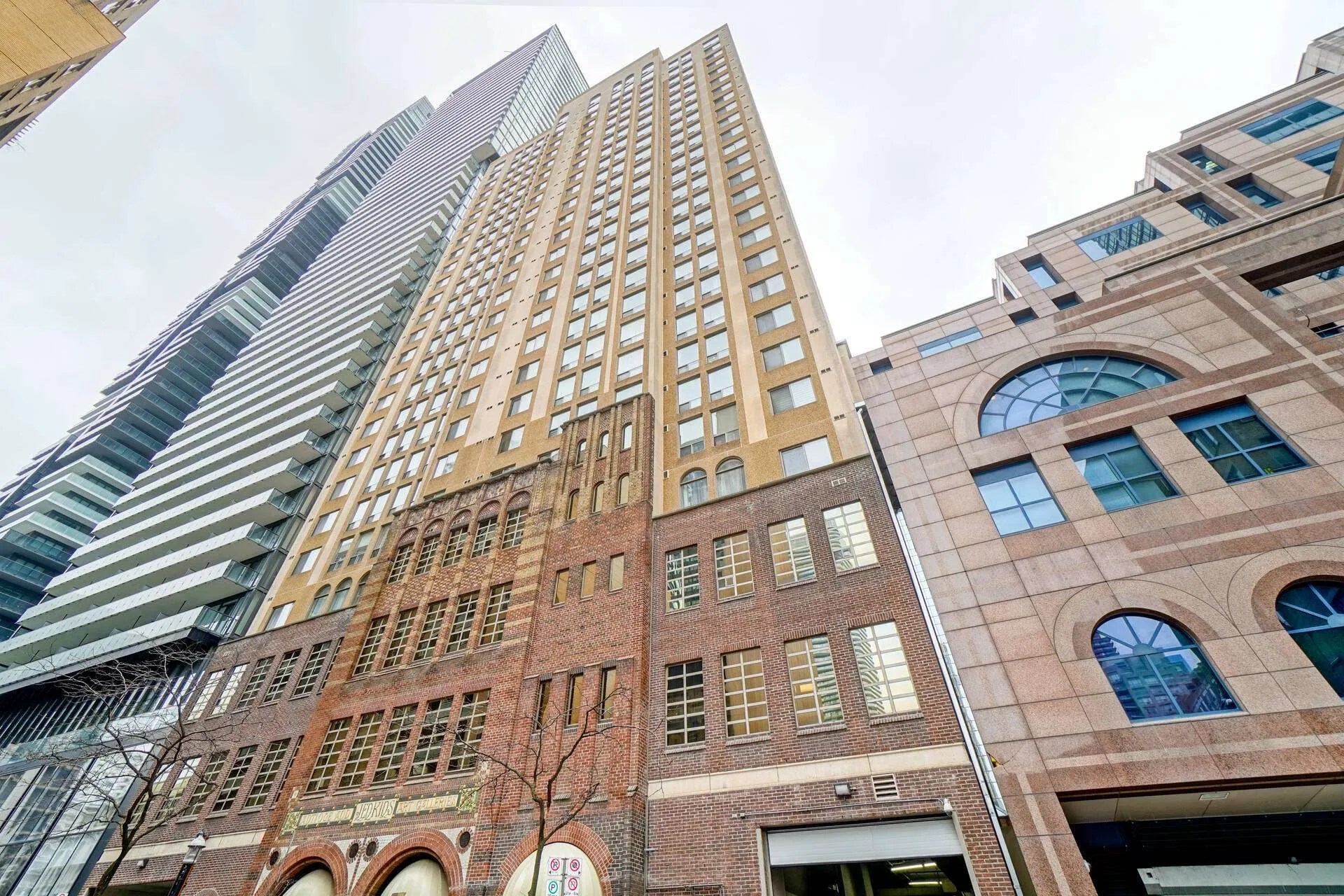 25 Grenville St Downtown Toronto Condo