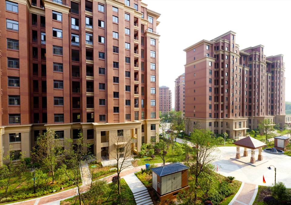 Branch condos oakville . The waterfront tower at the north end of West