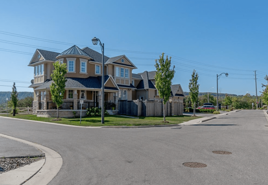 Vista Pointe at Hawthorne Village CondoTrend