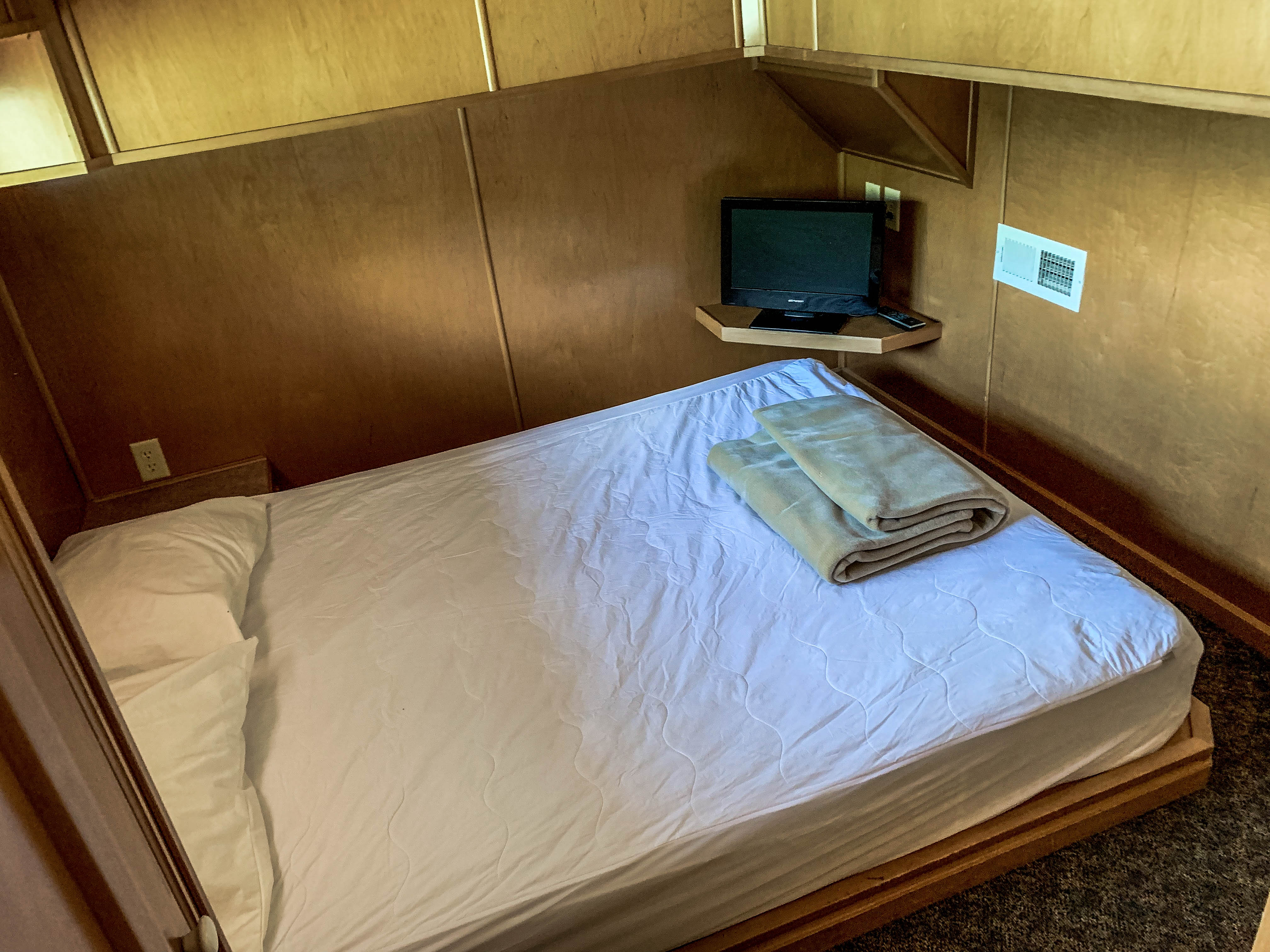 Luxury Liner Conley Bottom Resort