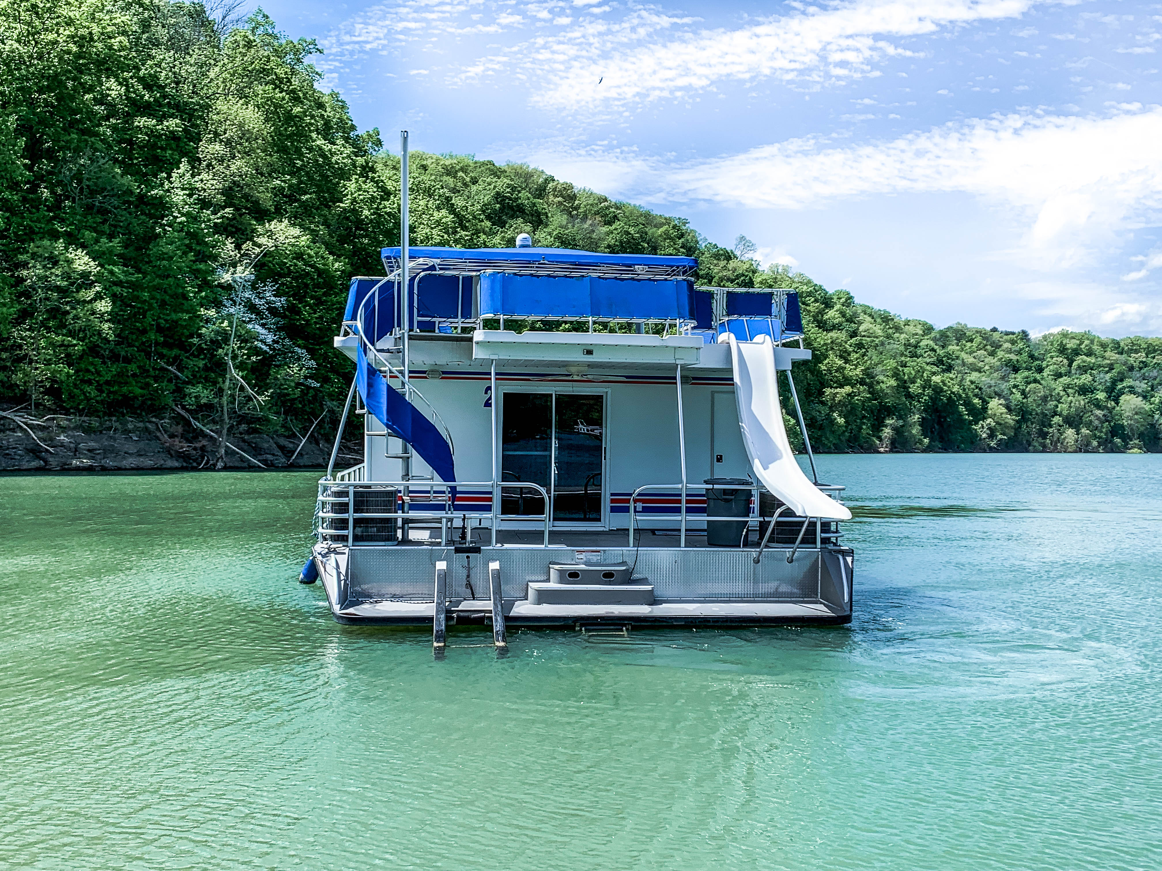 Luxury Liner Conley Bottom Resort