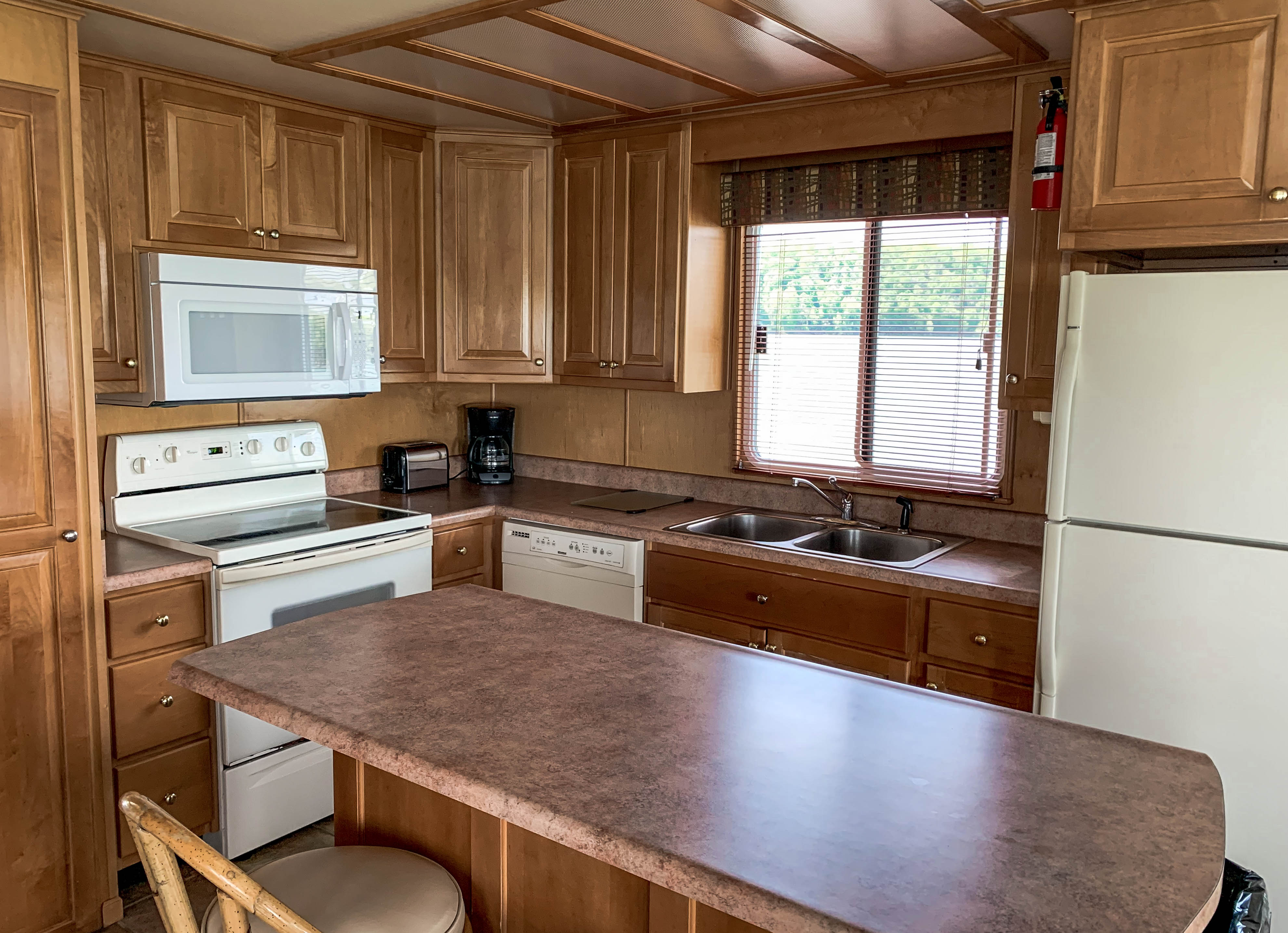 Luxury Liner Conley Bottom Resort