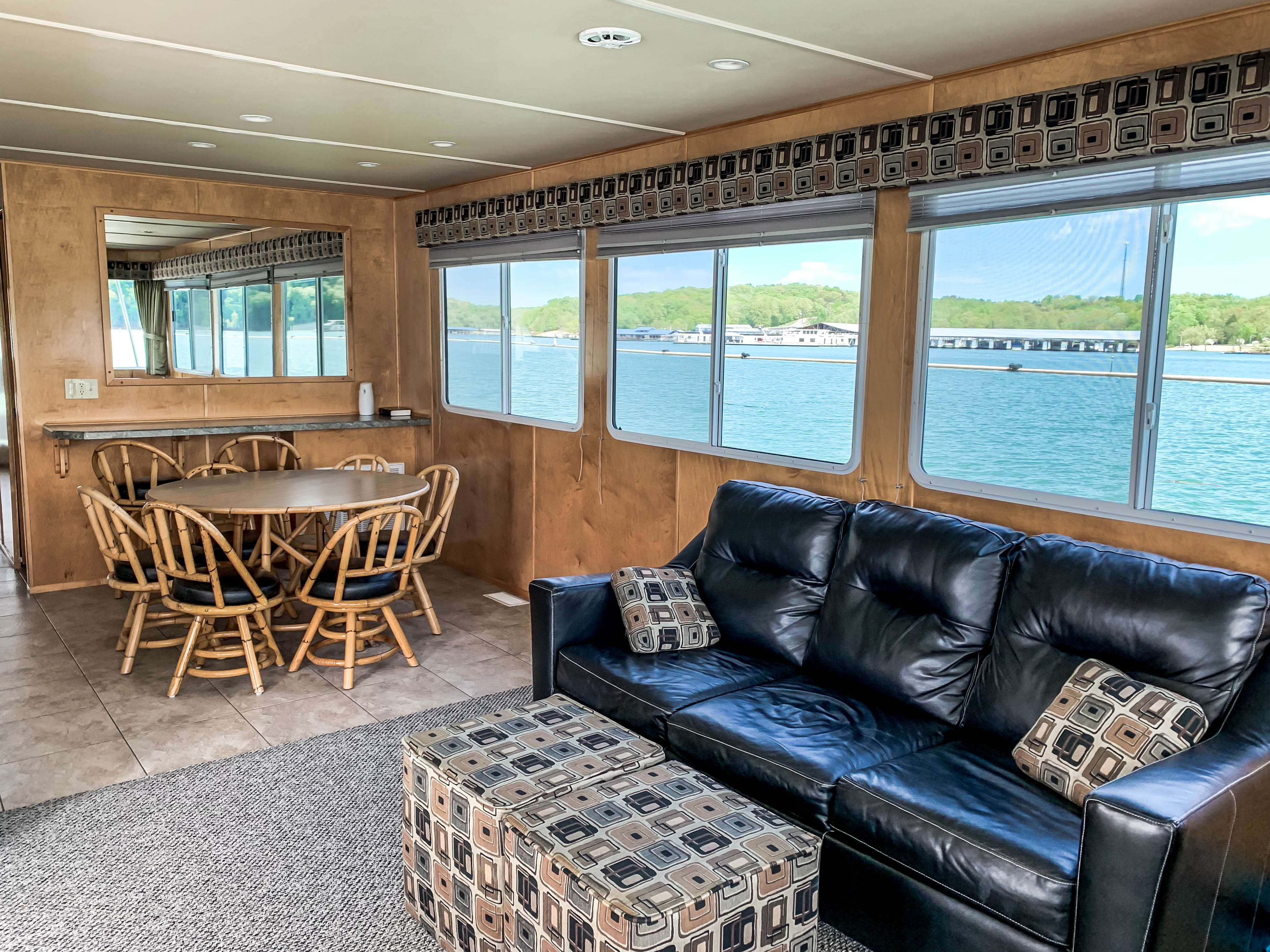 Deluxe Voyager Conley Bottom Resort