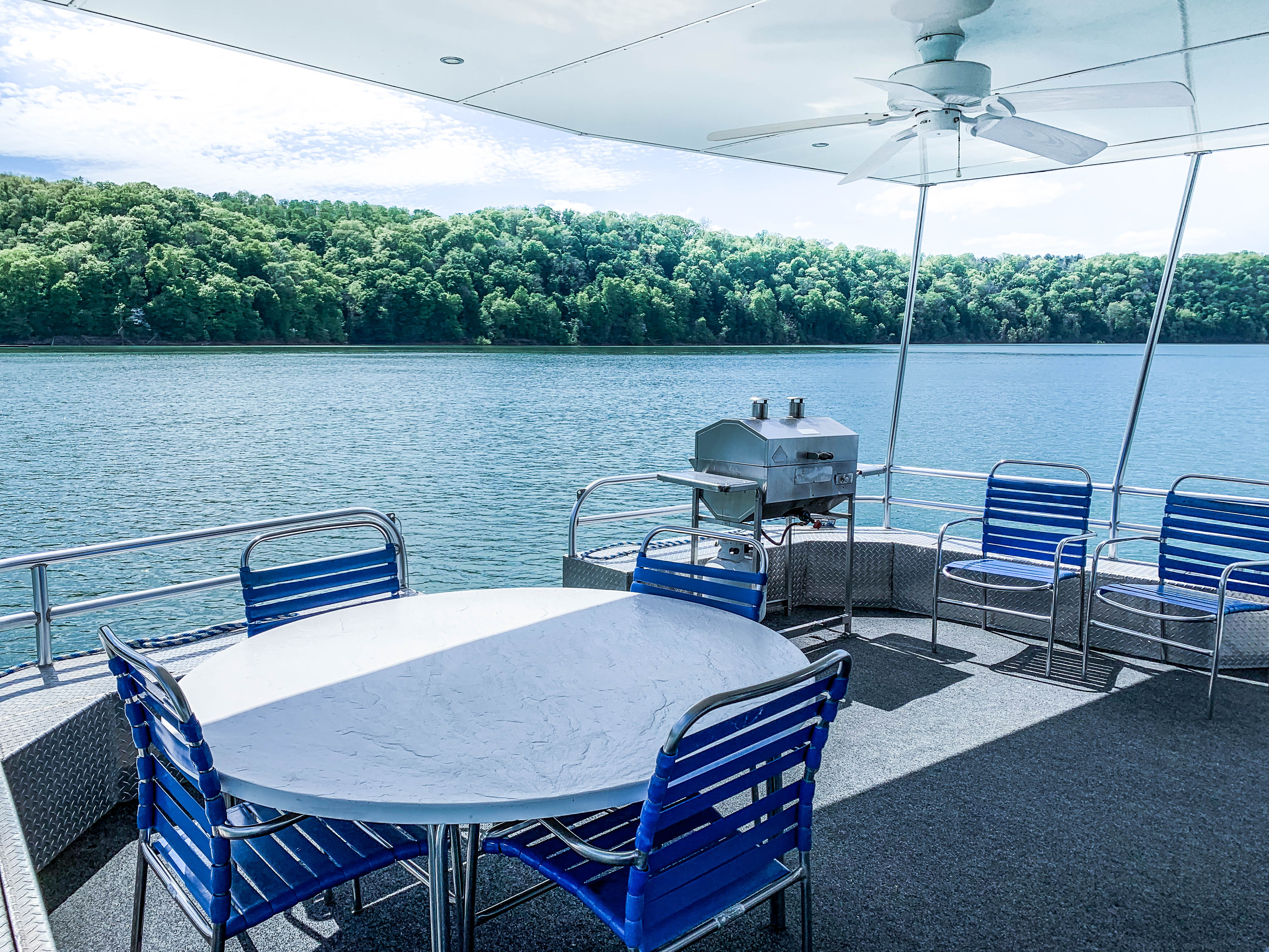 Deluxe Voyager Conley Bottom Resort