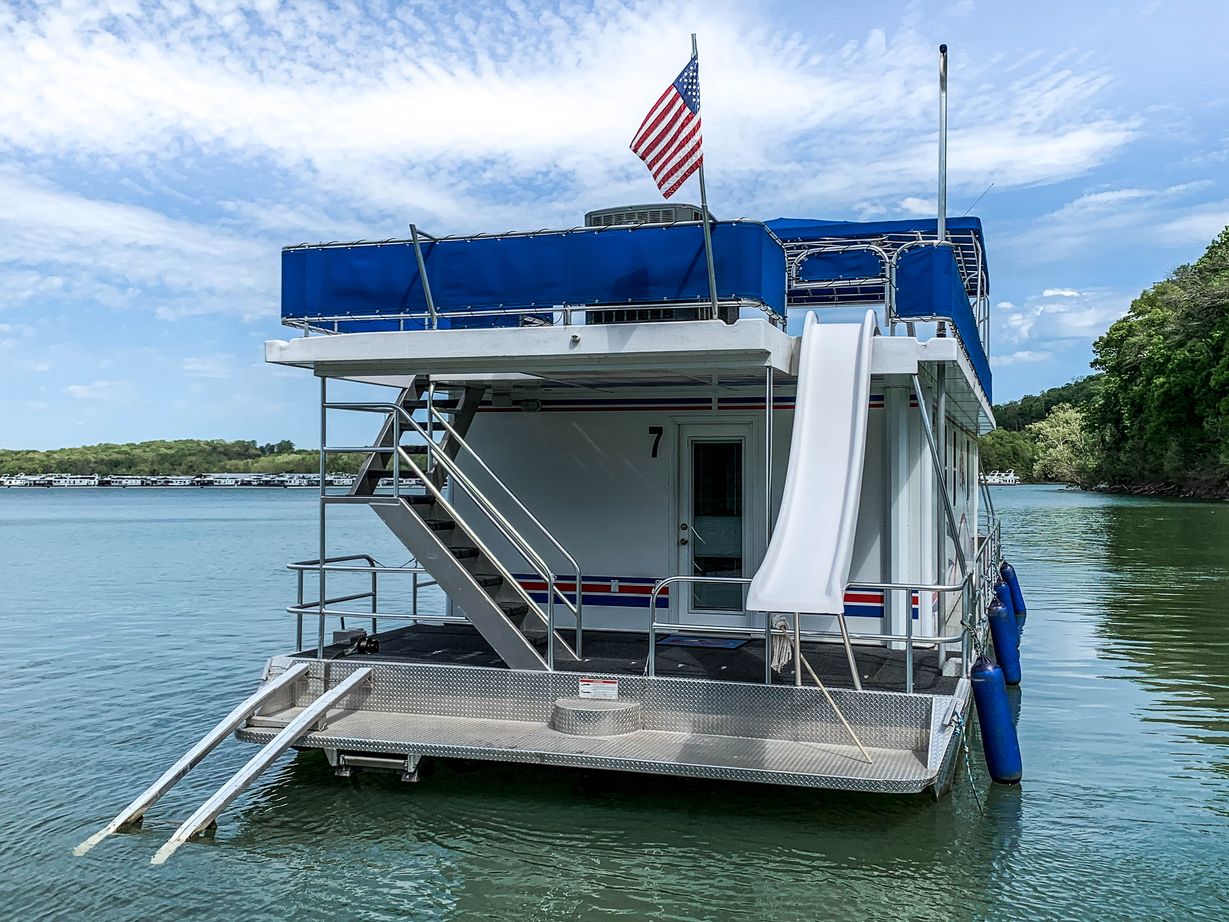 Deluxe Voyager Conley Bottom Resort