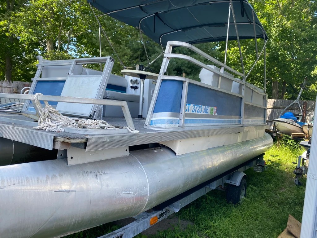 1984 Crest 18′ Pontoon Boat Connecticut Marine