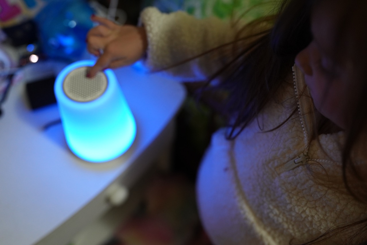 Hatch Rest handson review, a smart device teaching kids smart sleep habits